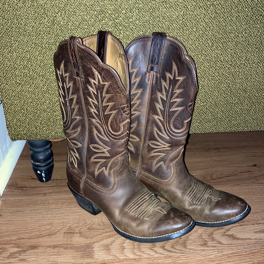 Ariat Cowboy Boots size 6